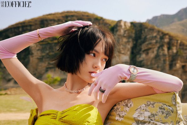 线上配资公司 20岁文淇三登时尚大刊！她的高级脸凭什么赢过网红脸？